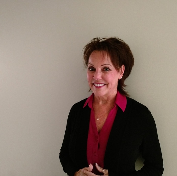 Meet your Posher, Cindy - Picture 1 of 1